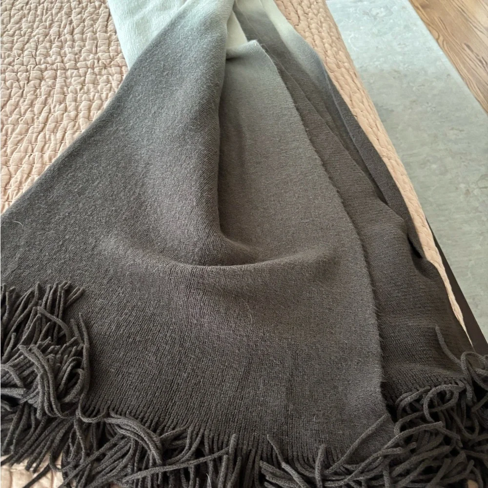 Elegant Two-Tone Fringe Throw Blanket